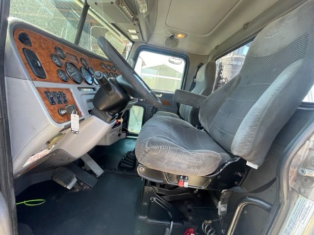 2009 PETERBILT 386 - Image 7